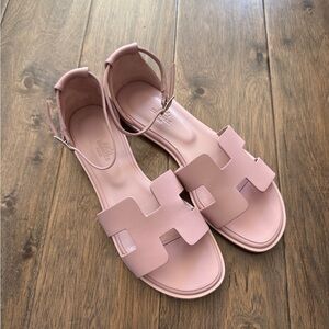 Hermes Santorini Sandals in size 39 Rose Cancan